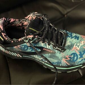 Brooks Adrenaline GTS 22 running shoes Women’s size 9